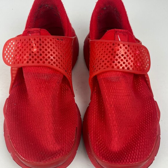 Nike Sneakers Size 7 Red Fabric Slip On Flat Heel Round Toe Rubber Strap - Picture 5 of 6